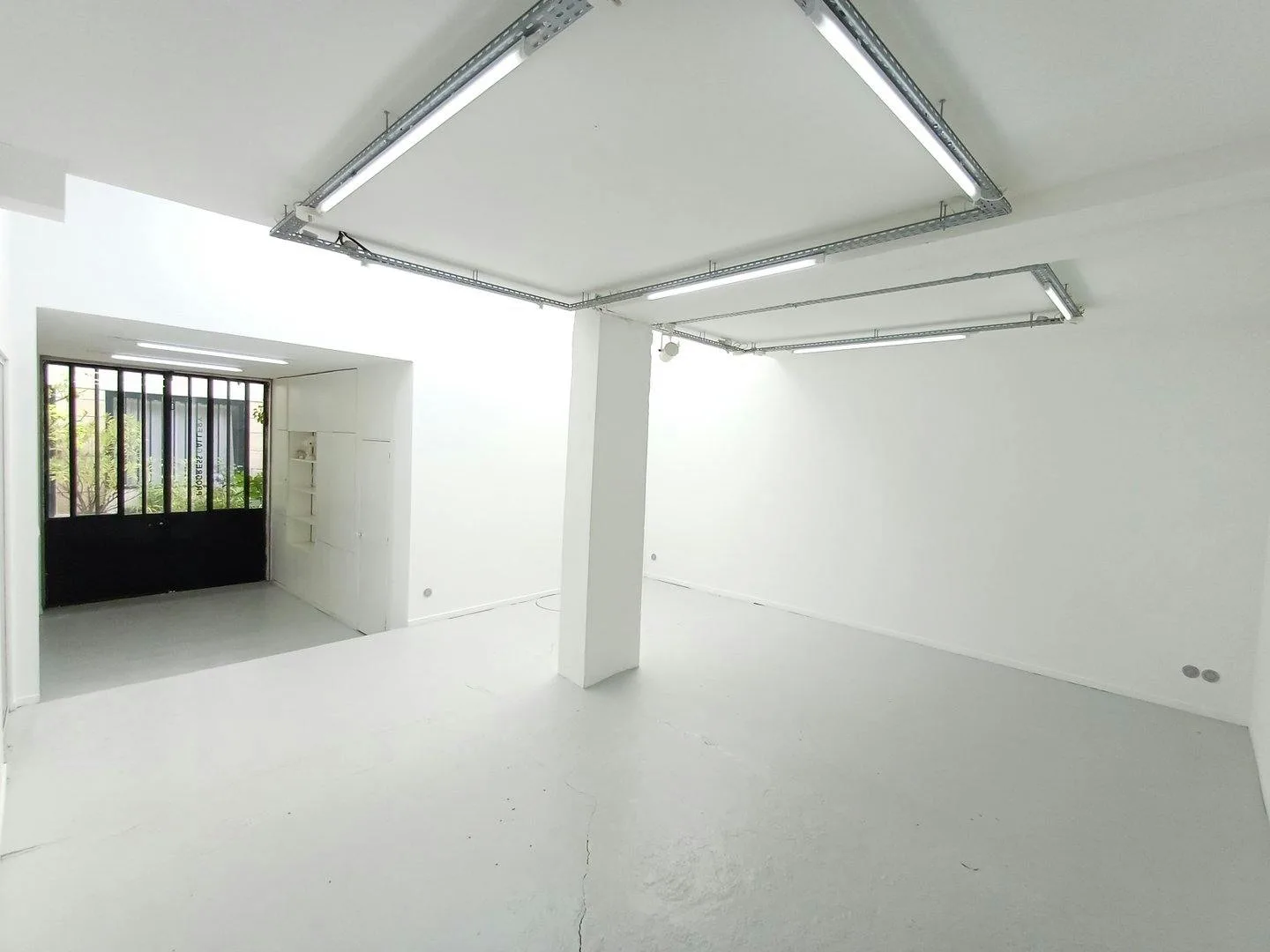 Contemporary Art Gallery and Showroom in Oberkampf