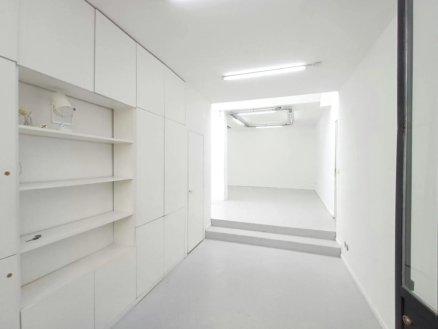 Contemporary Art Gallery and Showroom in Oberkampf — 3