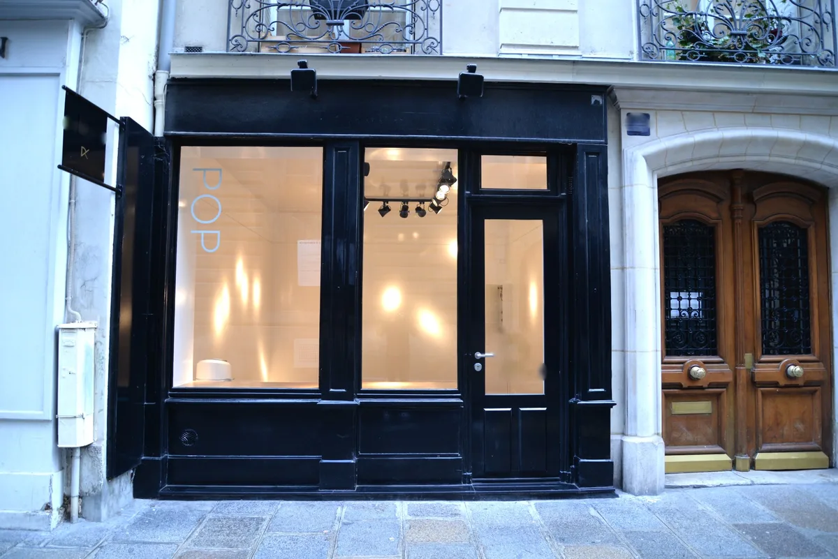 Contemporary Art Gallery for Events in Saint-Germain-des-Prés, 18 sqm, pop up store in Paris