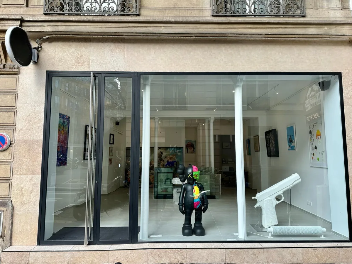 Contemporary Art Gallery in Prime Location, 72 sqm, art exhibition, pop-up rental in Paris