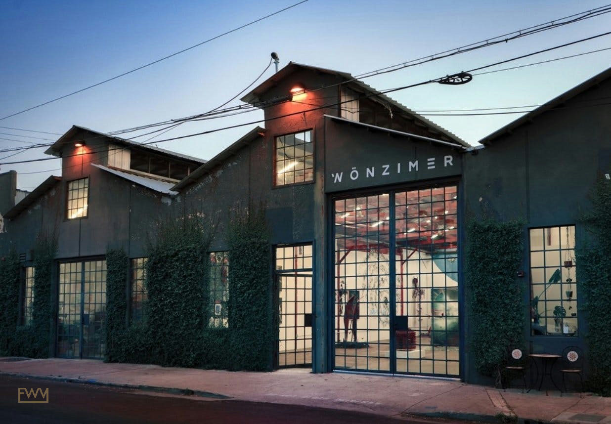 Contemporary Art Gallery with Living Room and Bar, 372 sqm, pop up store in Los Angeles