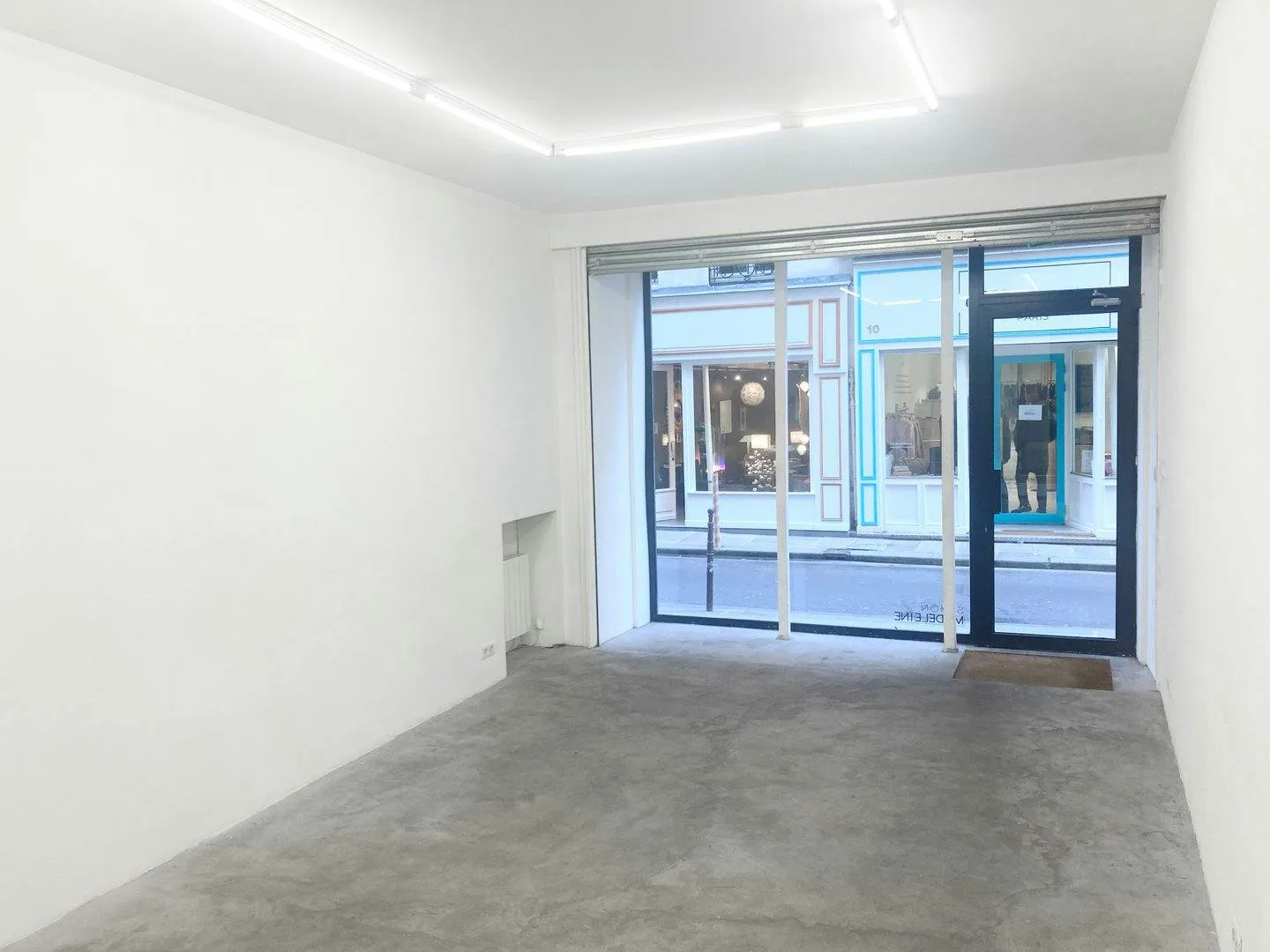 Contemporary Gallery and Showroom in Le Marais, Paris — 3