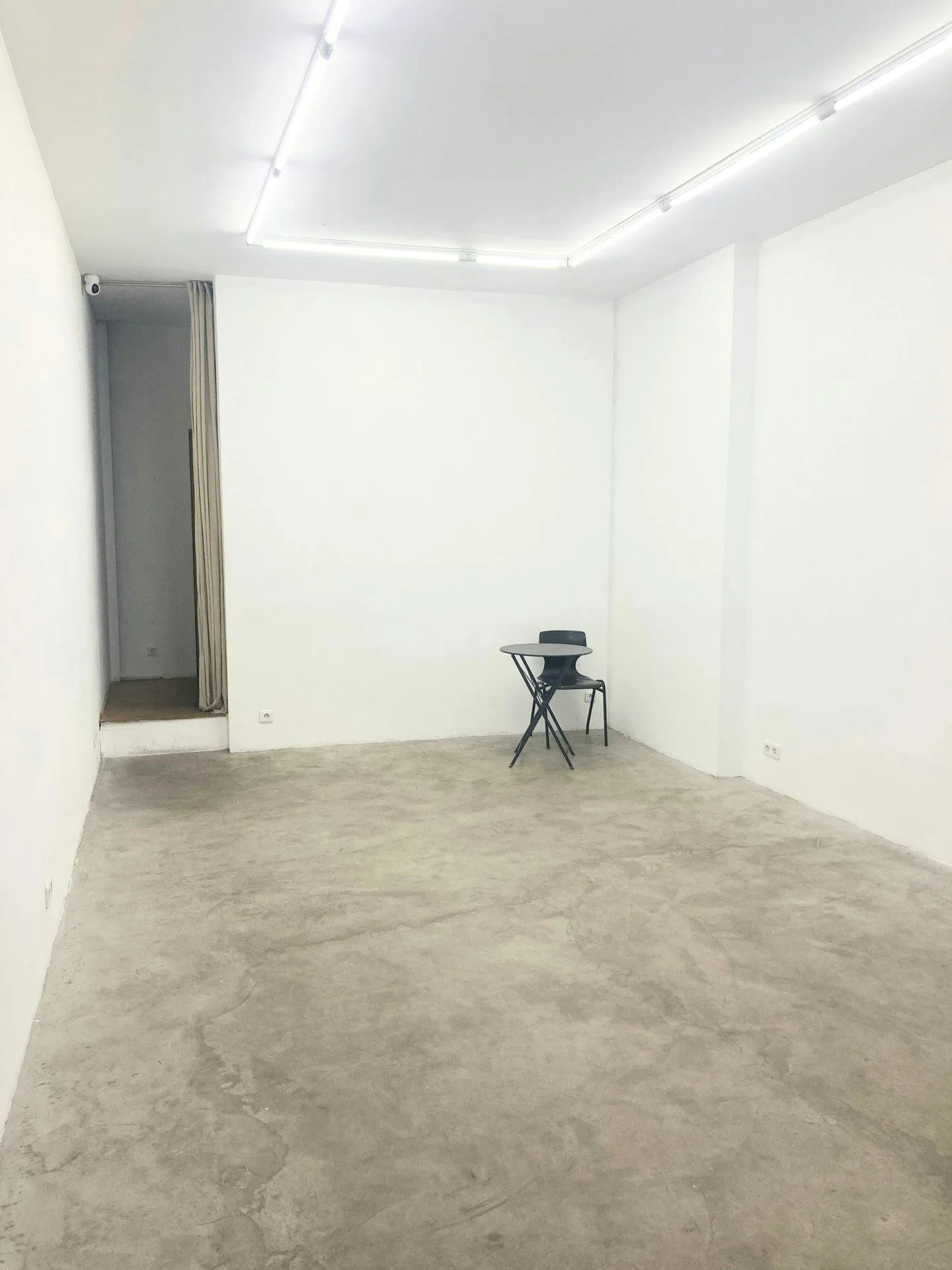 Contemporary Gallery and Showroom in Le Marais, Paris — 5