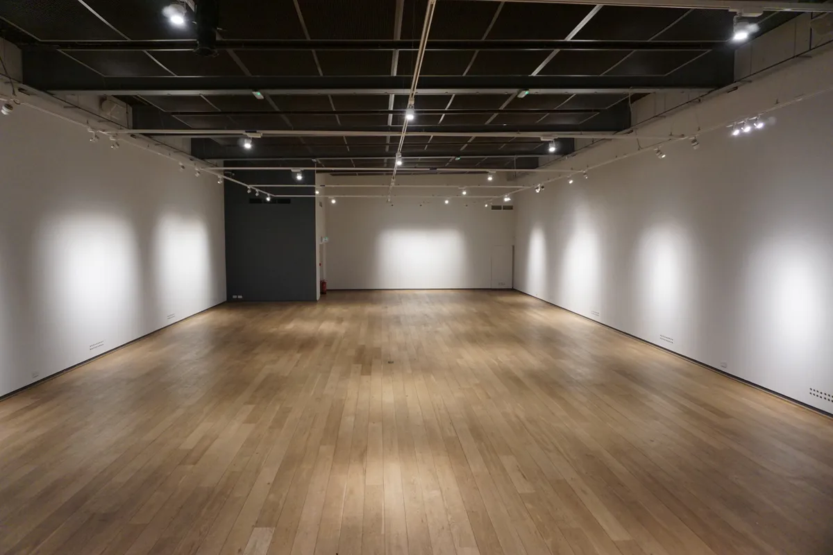 Contemporary Gallery Space on The Mall, 450 sqm, art exhibition, pop-up rental in London, interior view
