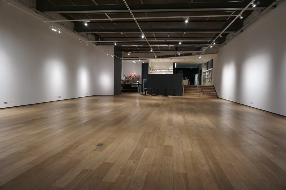 Contemporary Gallery Space on The Mall, 450 sqm, art exhibition, pop-up rental in London, additional interior view
