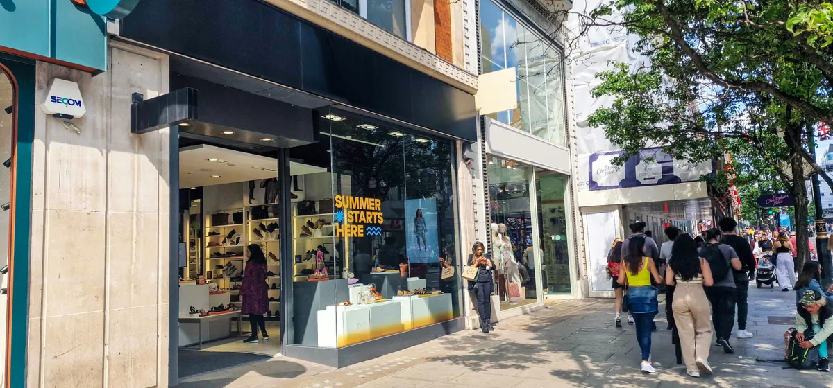 Contemporary Retail Space Available on Oxford Street, 256 sqm, pop up store in London, second interior view