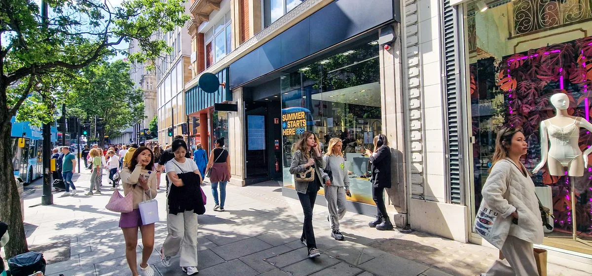Contemporary Retail Space Available on Oxford Street, 256 sqm, pop up store in London, third interior view