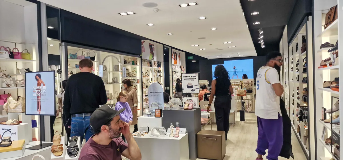 Contemporary Retail Space Available on Oxford Street, 256 sqm, pop up store in London, additional interior view