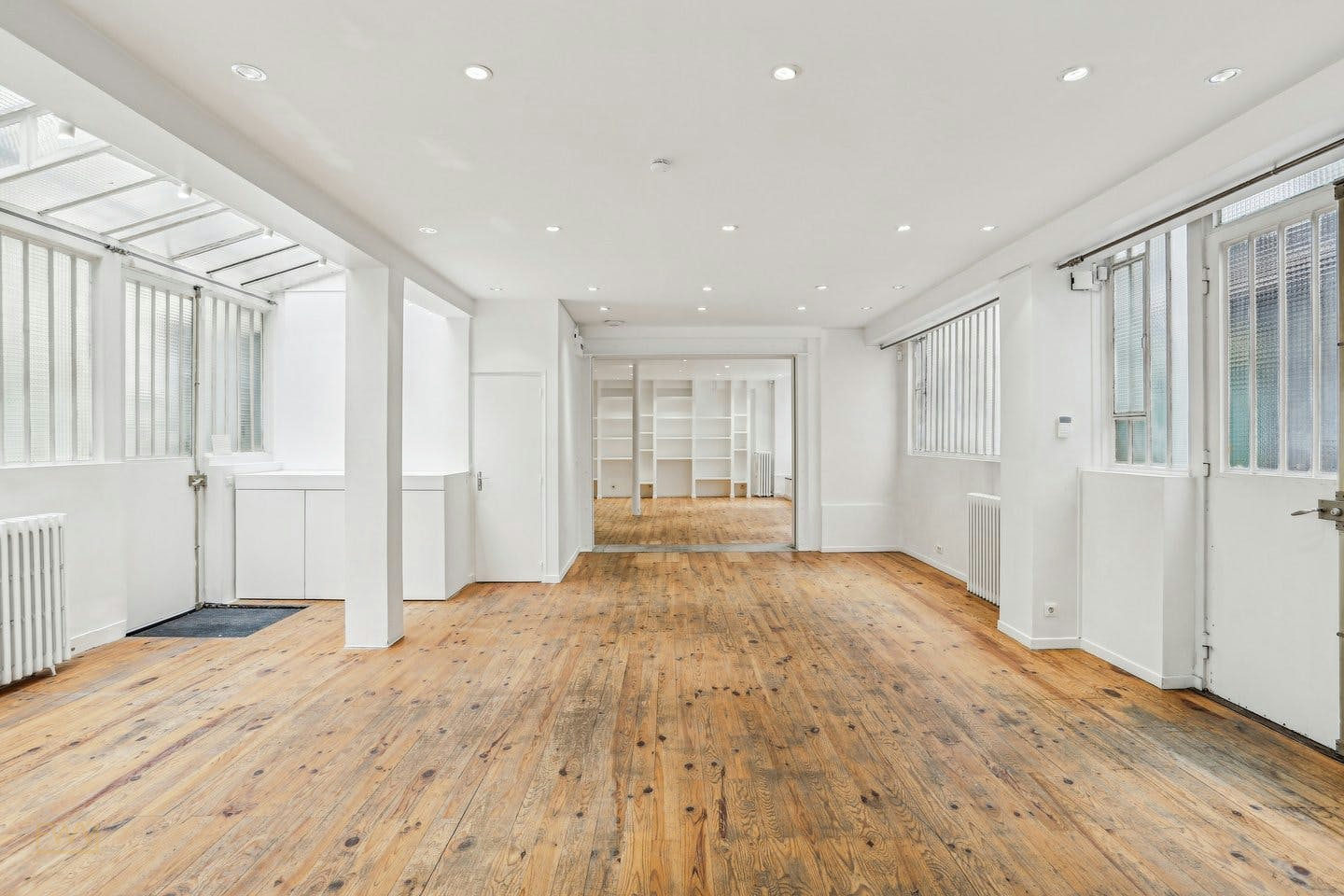 Contemporary Showroom Apartment in Le Marais, Paris, 130 sqm, showroom presentation, pop-up rental