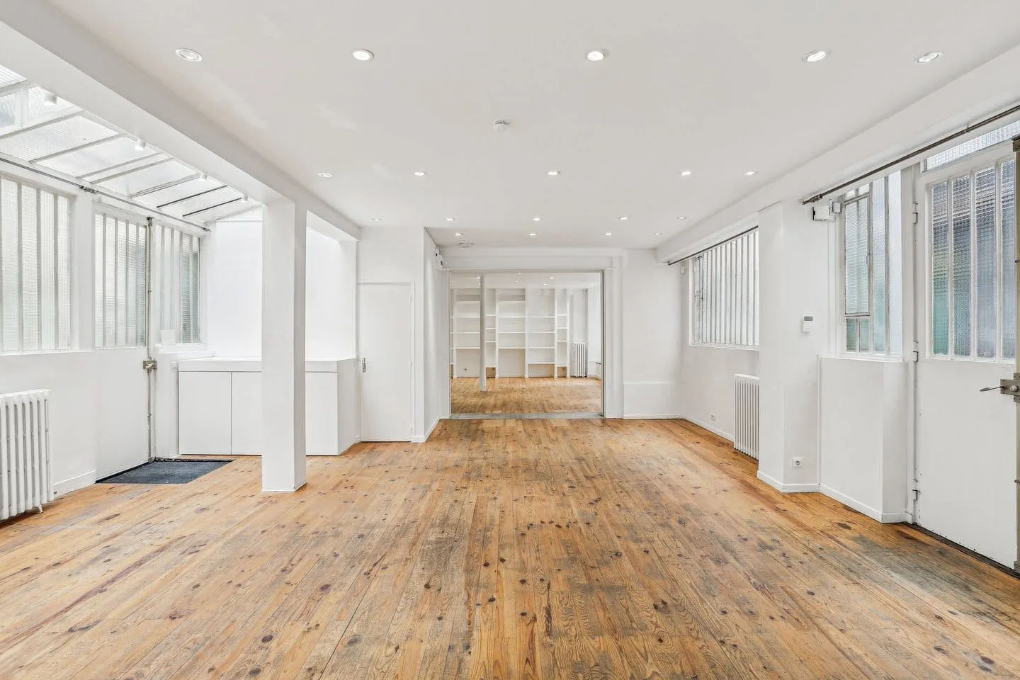Contemporary Showroom Apartment in Le Marais, Paris