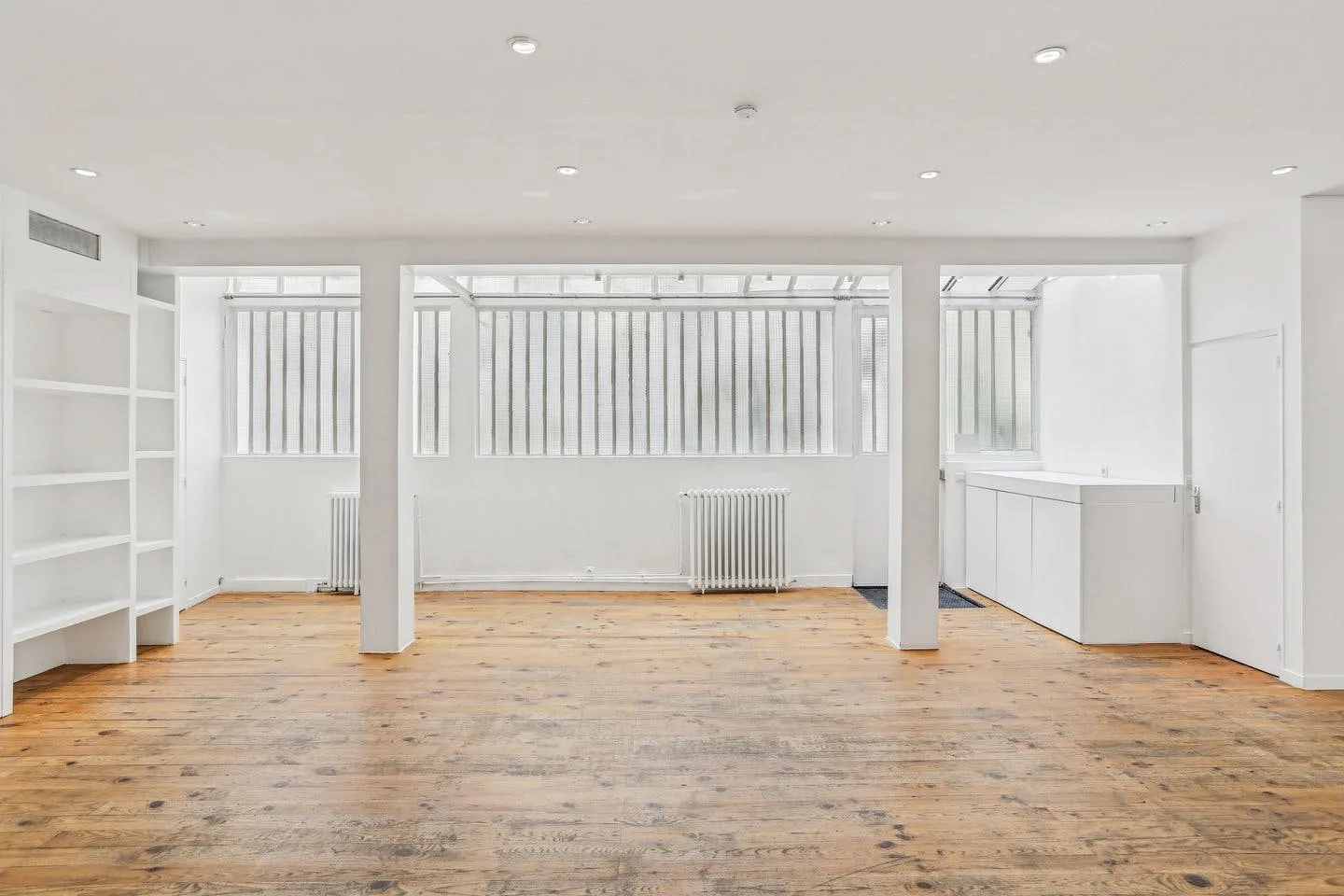 Contemporary Showroom Apartment in Le Marais, Paris — 3