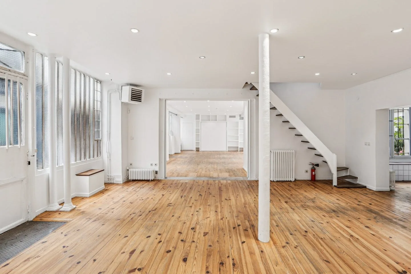 Contemporary Showroom Apartment in Le Marais, Paris — 4