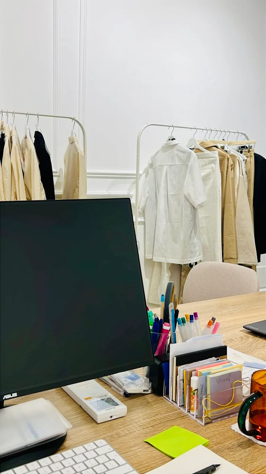 Contemporary Showroom in a Quiet Courtyard, 50 sqm, showroom presentation, pop-up rental in Milano, interior view