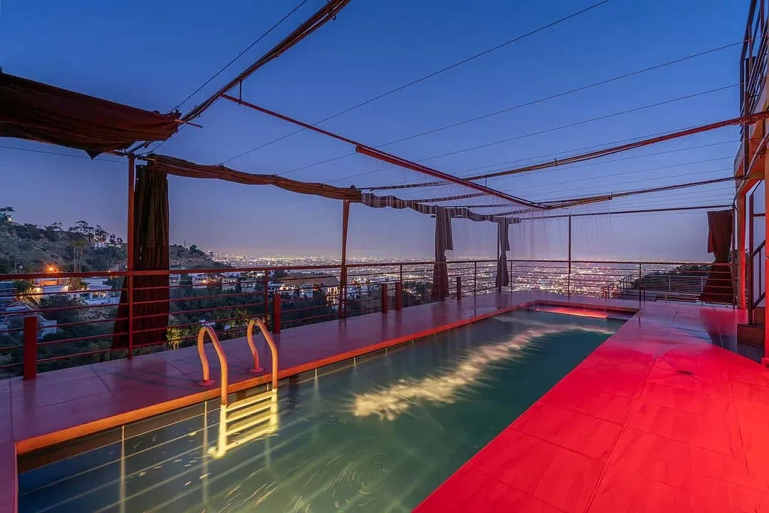 Contemporary Villa on Pacific Coast Highway, Malibu — 3