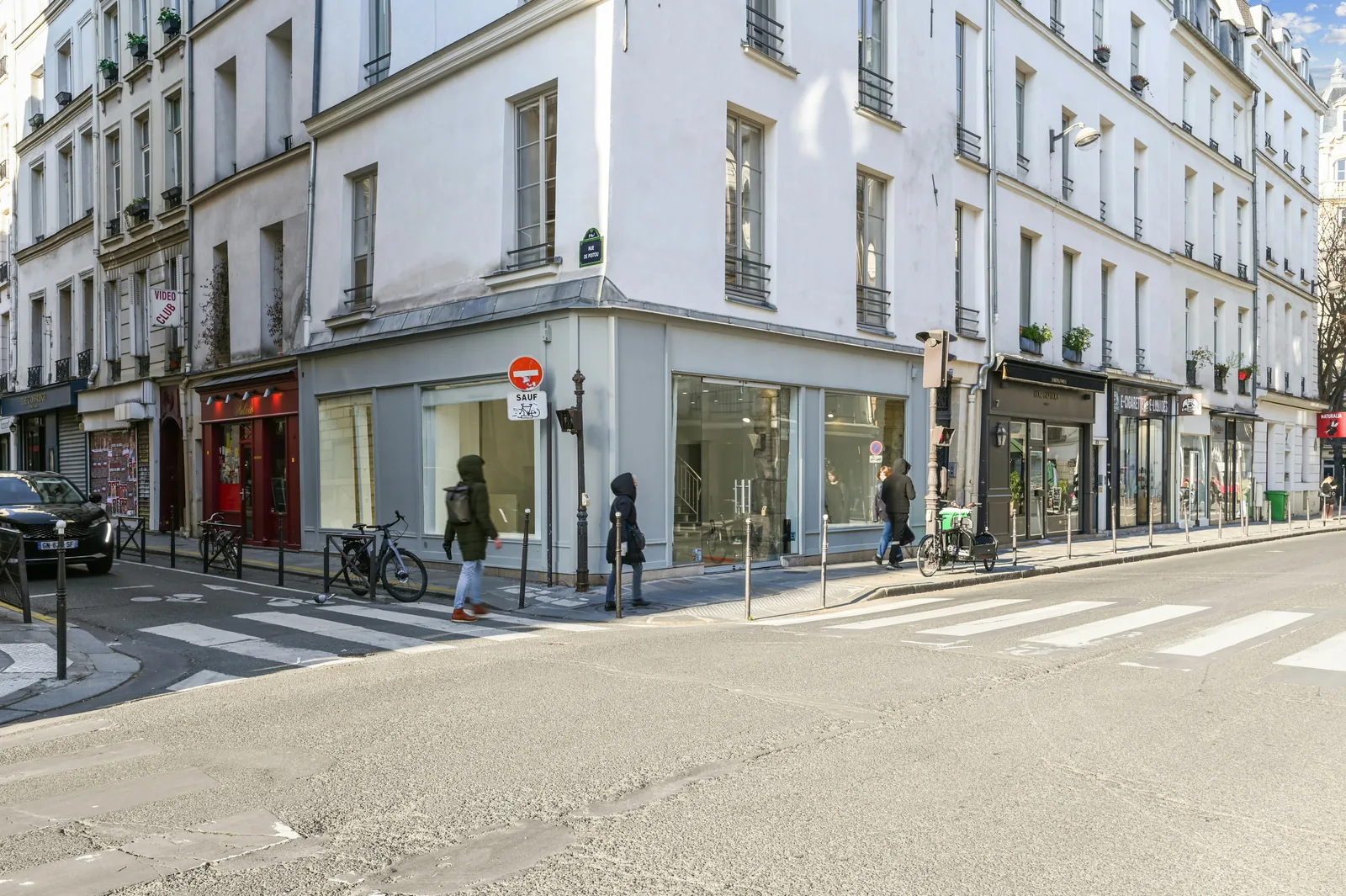 Corner Boutique on Rue de Turenne, Paris — 2