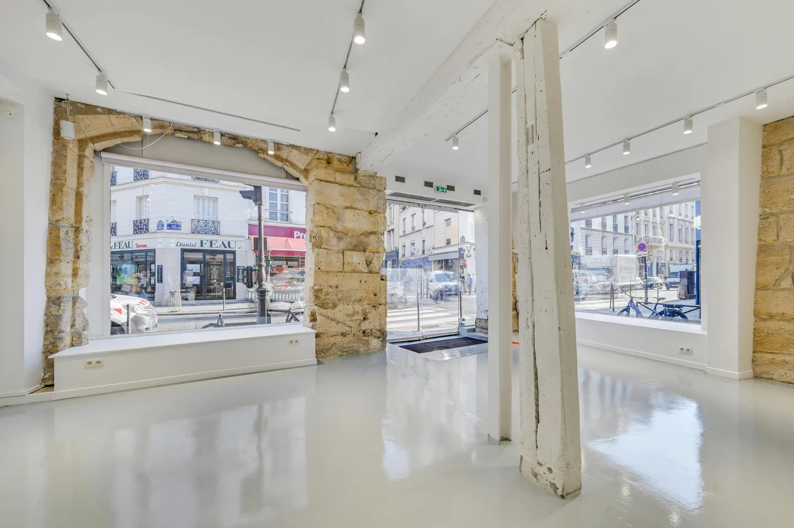 Corner Boutique on Rue de Turenne, Paris — 5
