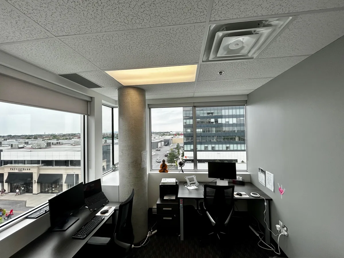 Corner Office with View of Dix30 and Downtown Montreal, 15 sqm, corporate event, pop-up rental in Brossard, interior view