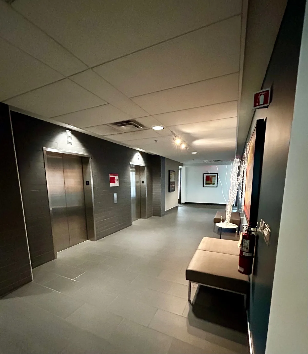 Corner Office with View of Dix30 and Downtown Montreal, 15 sqm, corporate event, pop-up rental in Brossard, additional inter…