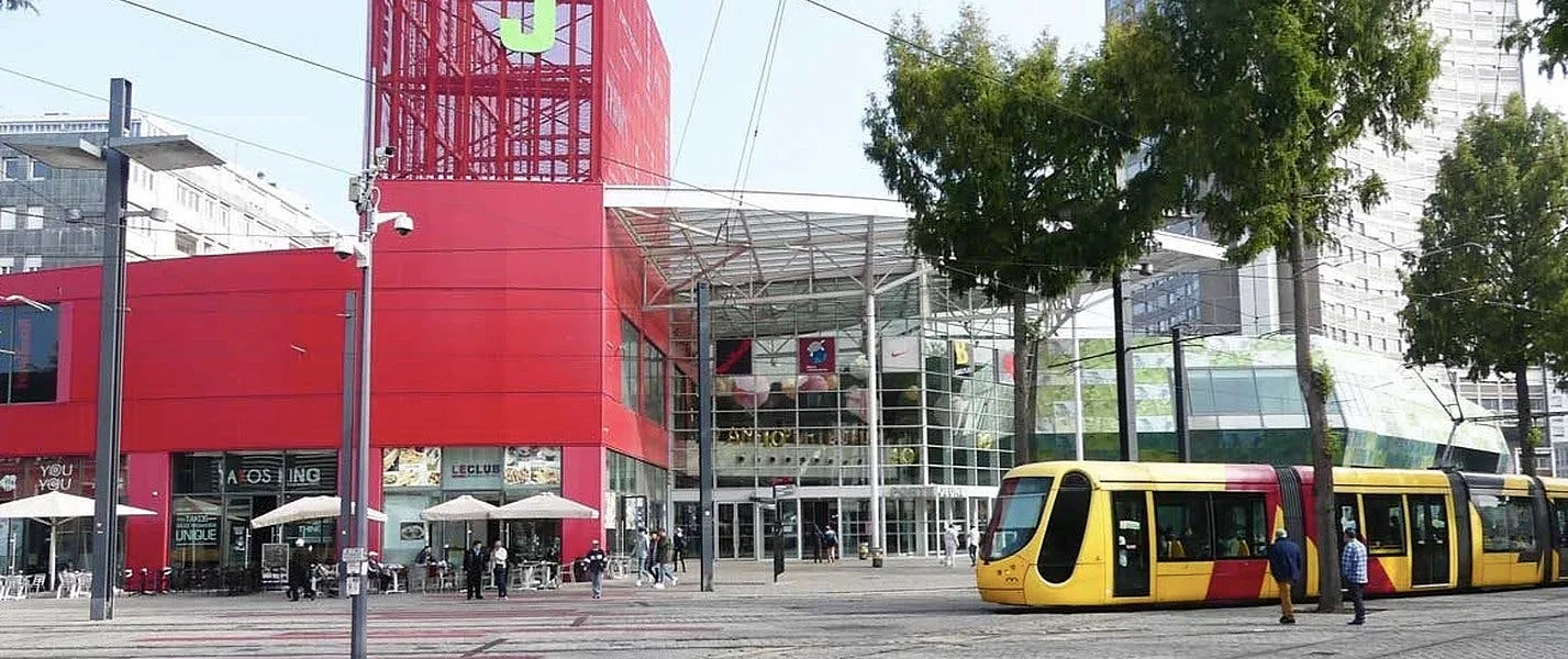 Corner Retail Space at Shopping Mall Porte Jeune Mulhouse