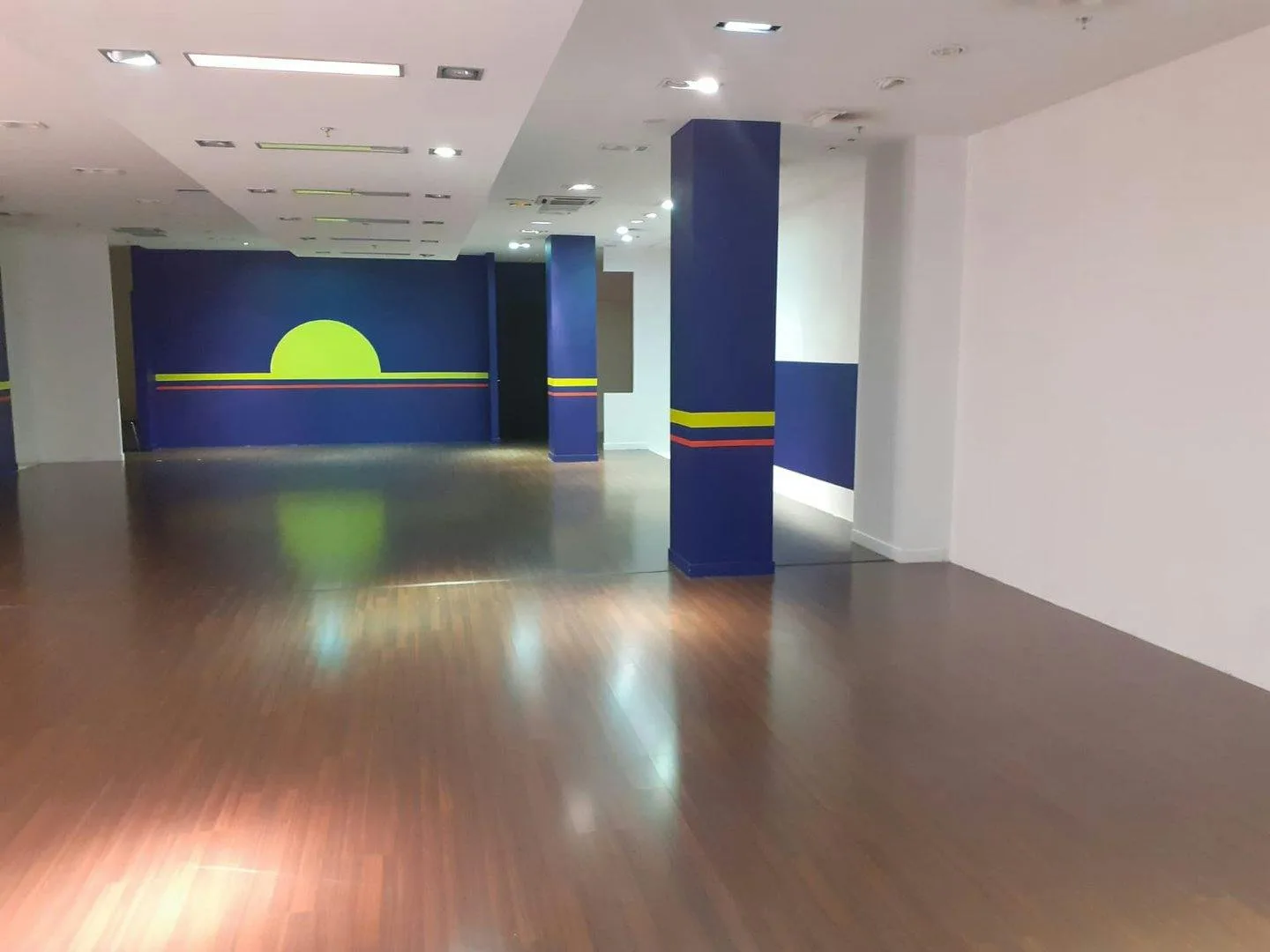 Corner Retail Space at Shopping Mall Porte Jeune Mulhouse — 4