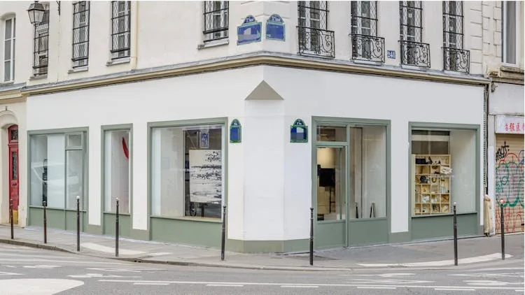 Corner Store with 8m Window in Le Marais, Paris — 2