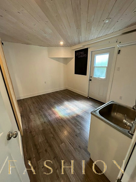 Cosy Micro Studio and Gallery Space Available for Rent, 47 sqm, gallery showing, pop-up rental in Steinbach, second interior…