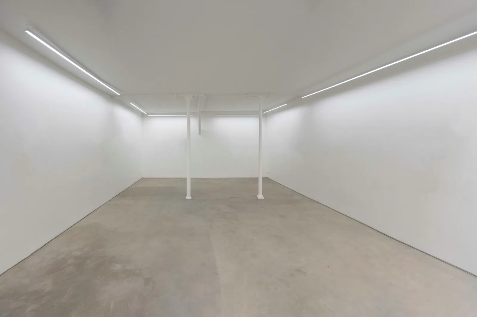 Courtyard Gallery on Rue de Jarente, Paris — 3