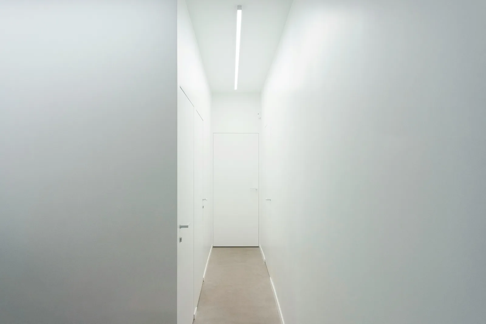 Courtyard Gallery on Rue de Jarente, Paris — 4