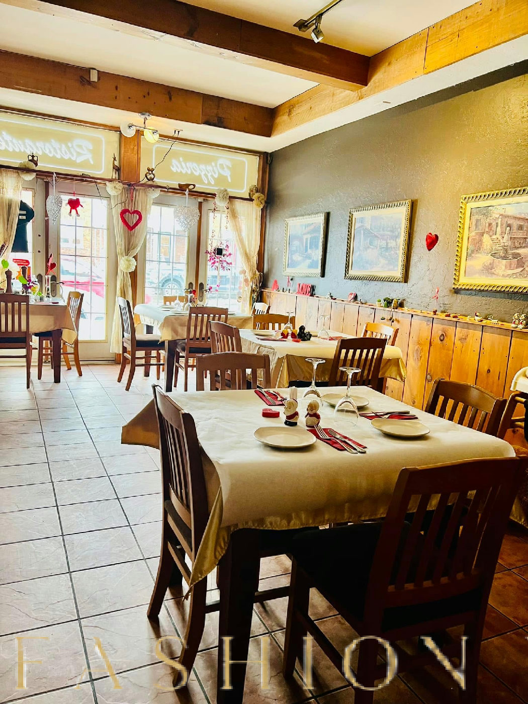 Cozy 400 Sq Ft Rustic Restaurant Space in Toronto, 37 sqm, private event, pop-up rental, interior view