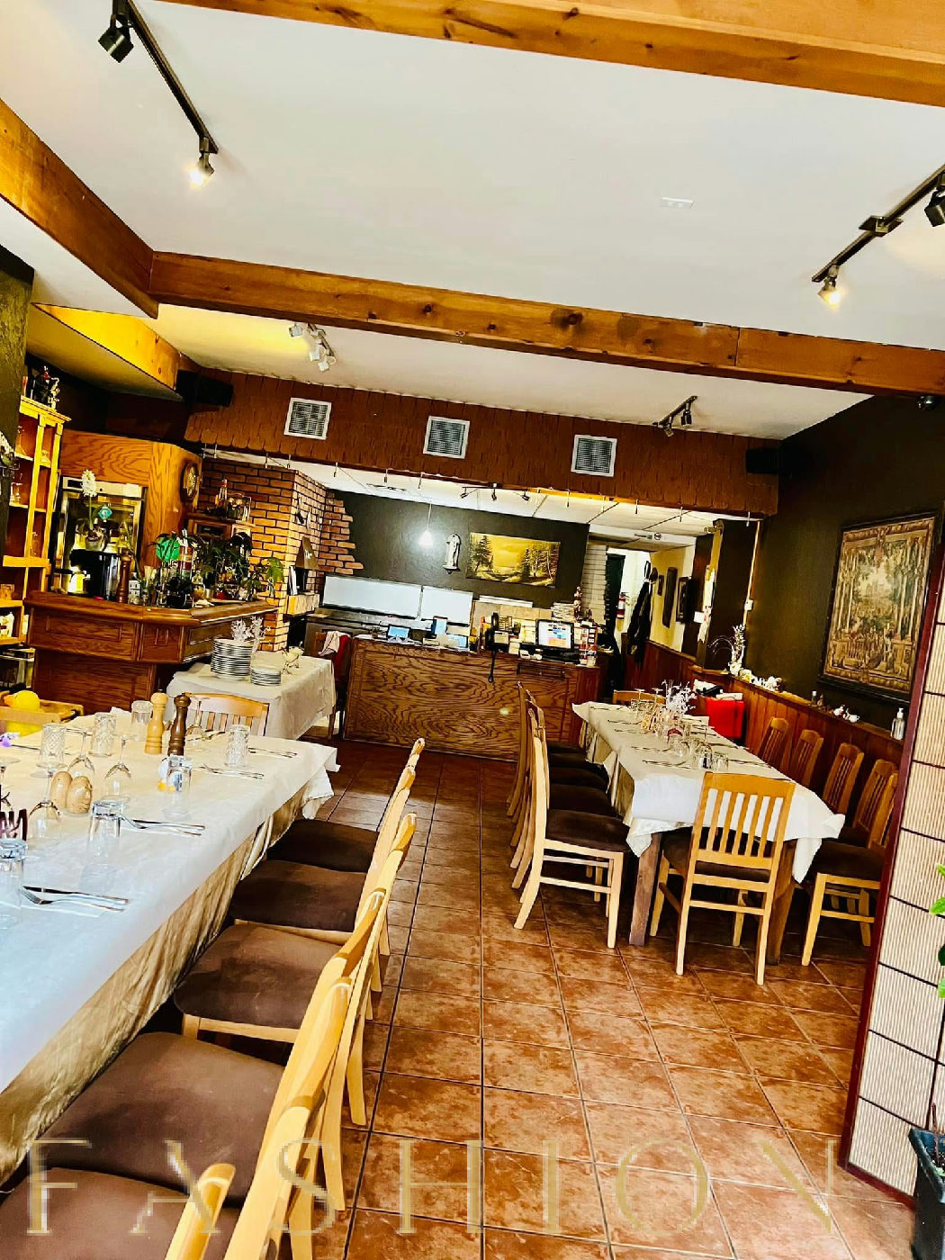 Cozy 400 Sq Ft Rustic Restaurant Space in Toronto, 37 sqm, private event, pop-up rental, third interior view