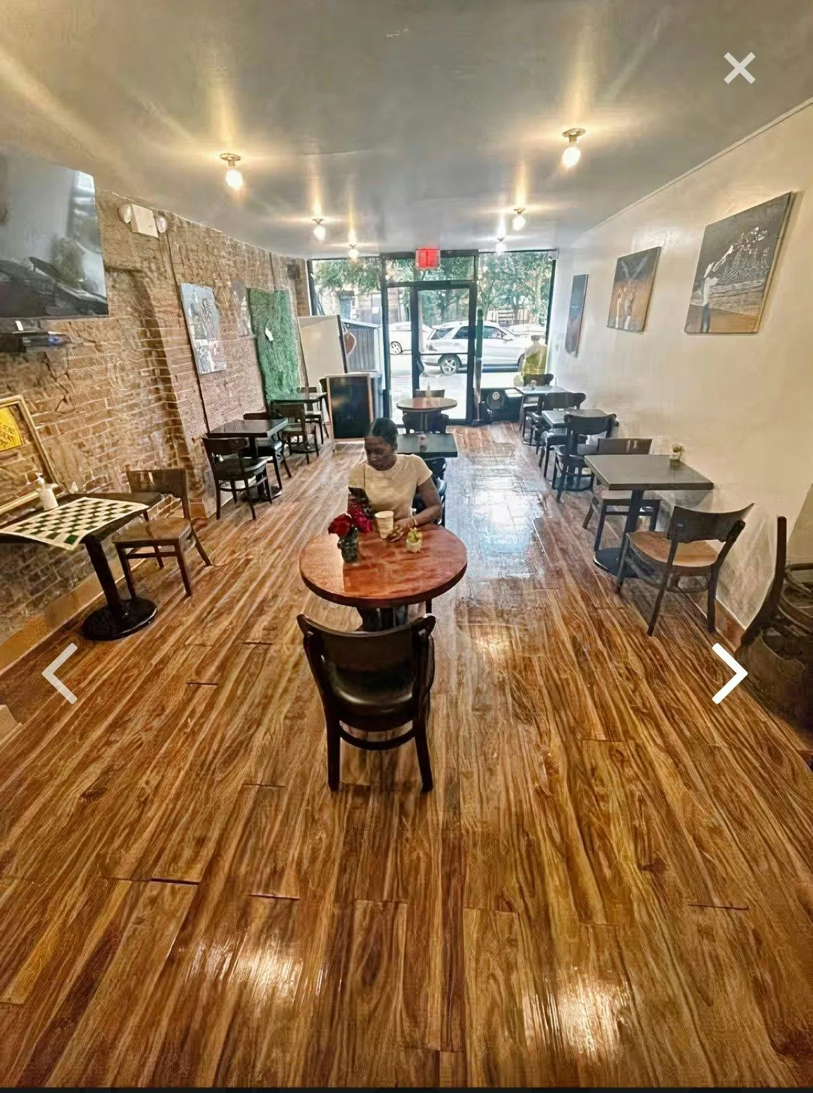 Cozy Cafe in Harlem, New York — 5