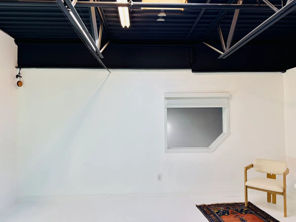 Cozy Studio Space for Art Classes and Meetings in Oakville, 23 sqm, art exhibition, pop-up rental