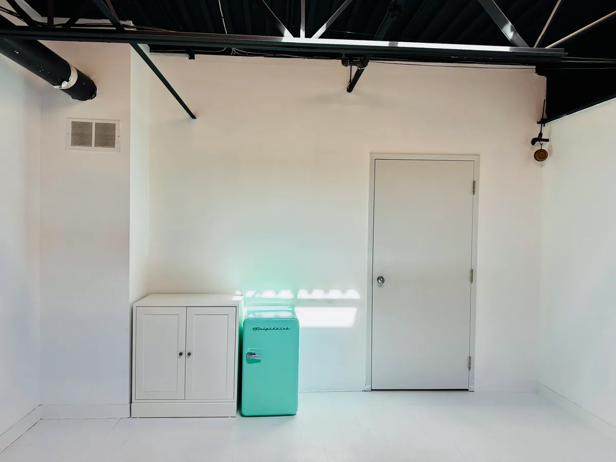 Cozy Studio Space for Art Classes and Meetings in Oakville, 23 sqm, art exhibition, pop-up rental, second interior view