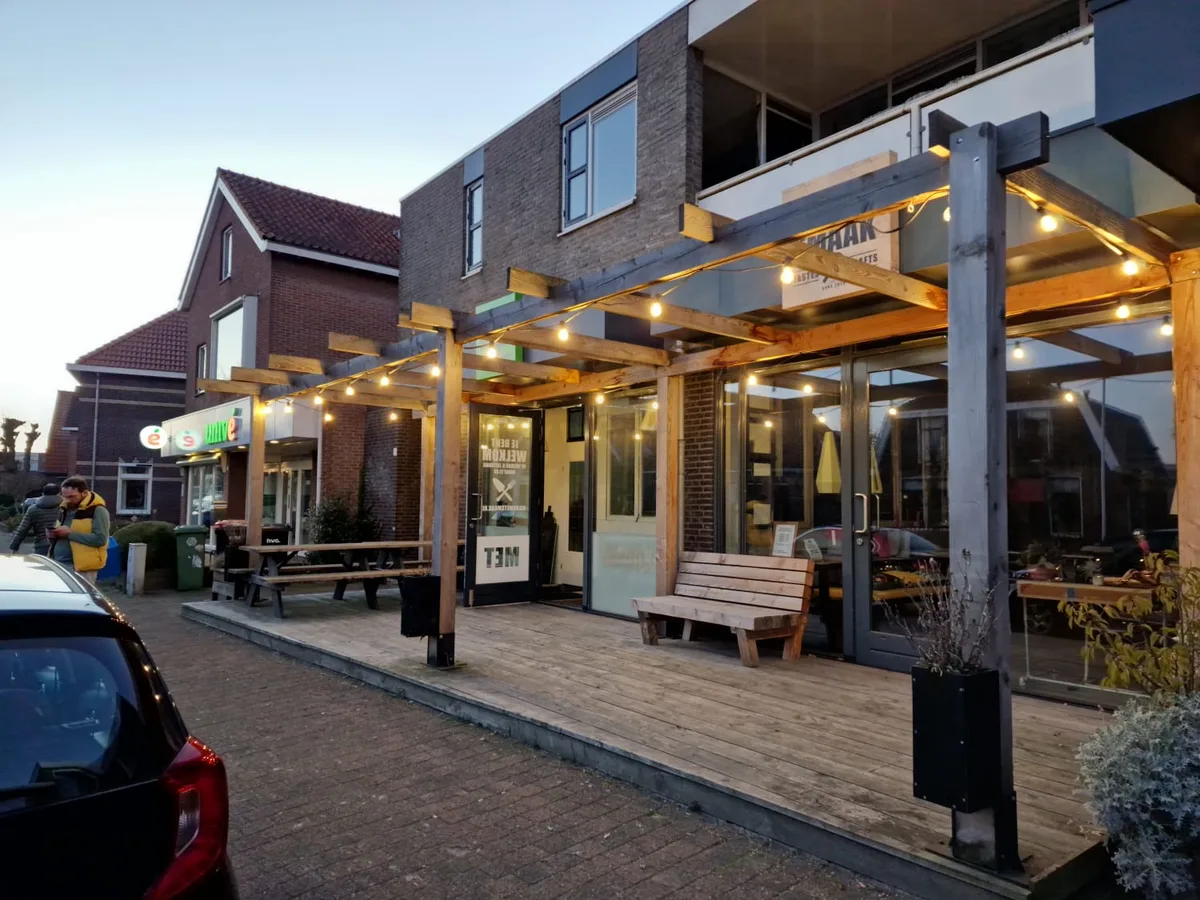 Creatieve ruimte met unieke Zaanse elementen, 80 sqm, showroom presentation, pop-up rental in Wormer