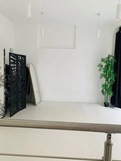 Creative Atelier and Gallery Space in Paris 17th Arrondissement — 3