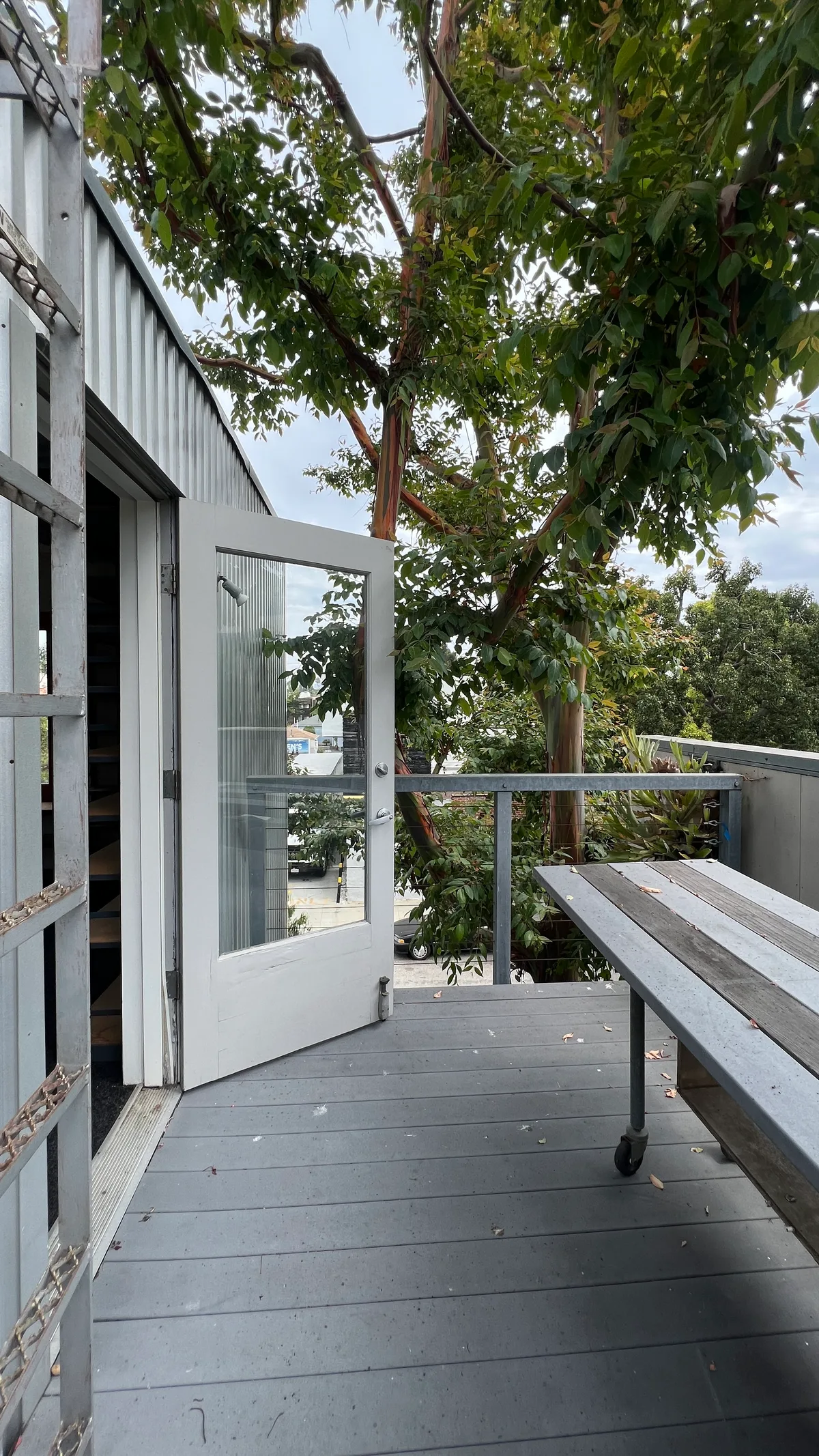 Creative Mezzanine Office Space in Santa Monica, 70 sqm, creative workshop, pop-up rental, interior view