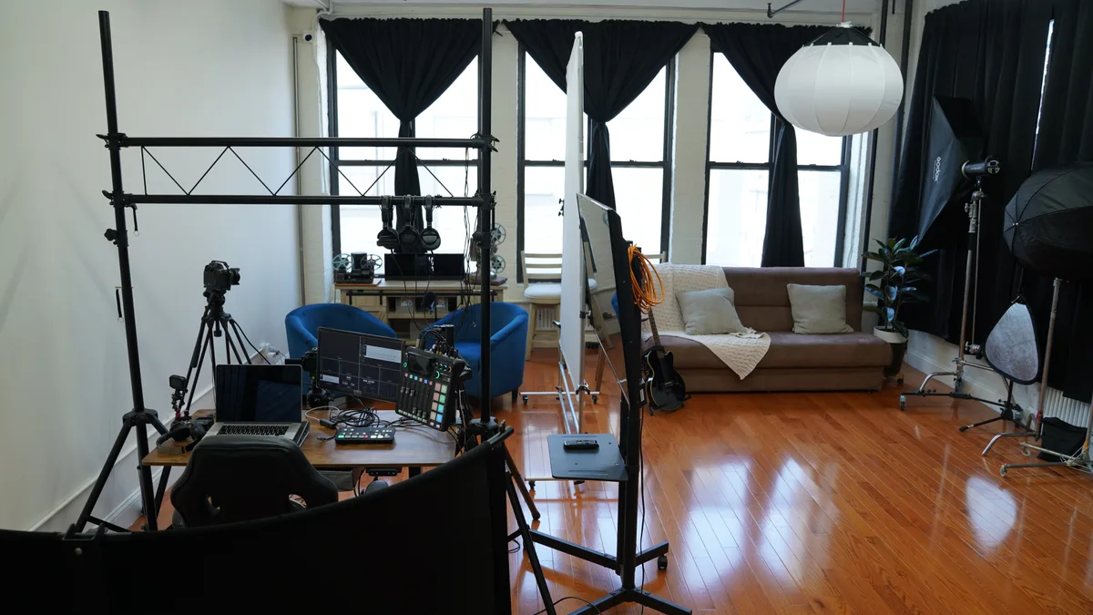 Creative Multi-Purpose Studio for Podcasts and Photography, 74 sqm, photo shoot, pop-up rental in Queens