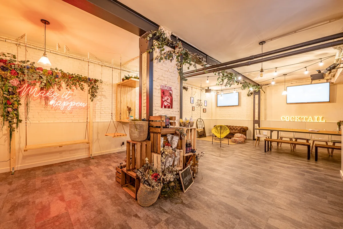 Creative Street-Level Space for Corporate Events in Madrid, 220 sqm, pop-up rental