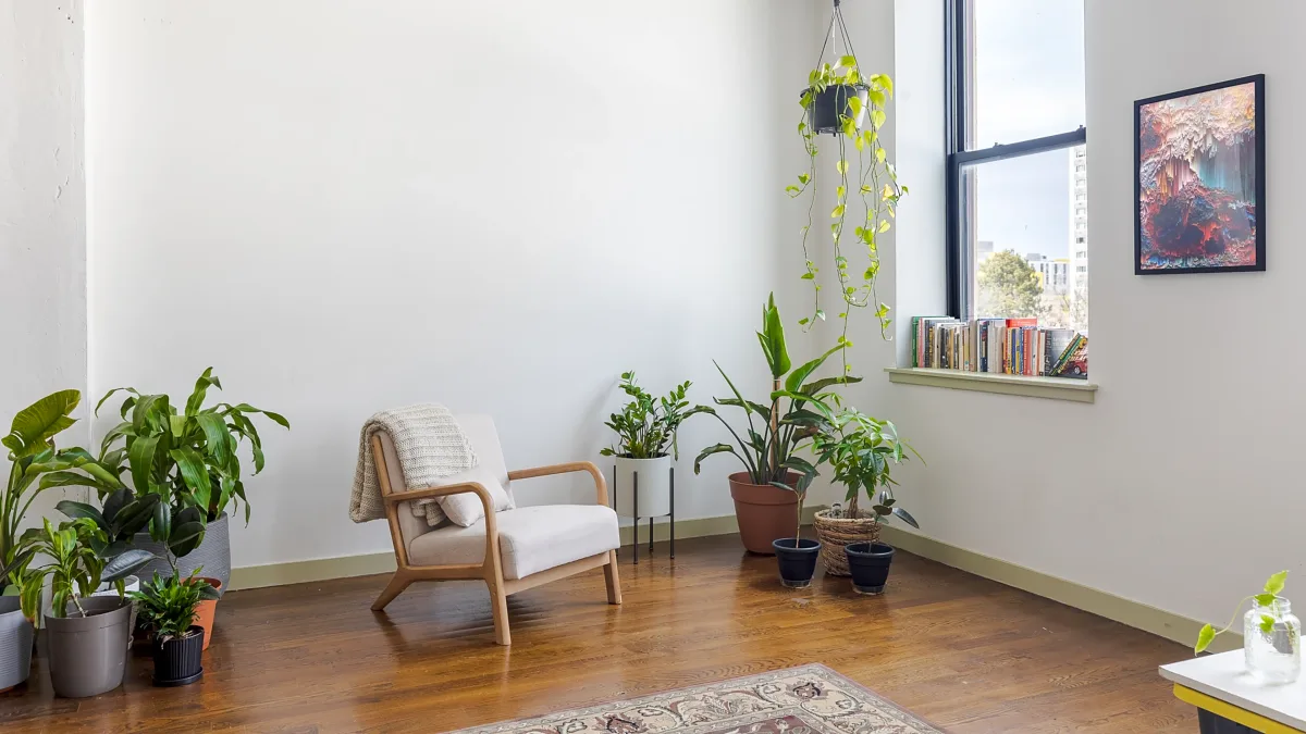 Creative Studio Loft in Downtown Newark, 19 sqm, pop up store, second interior view