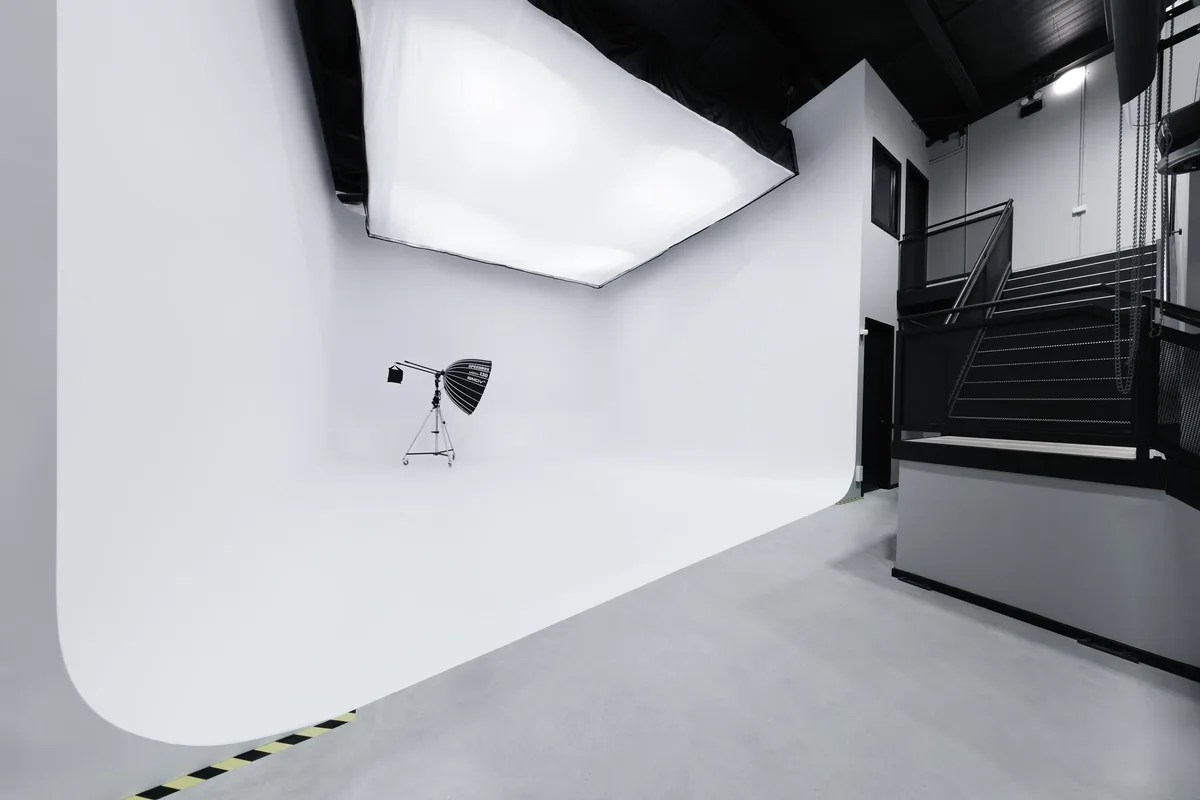 Custom-Built Photo & Video Studio for Hire in Melbourne, 180 sqm, photo shoot, pop-up rental in Springvale