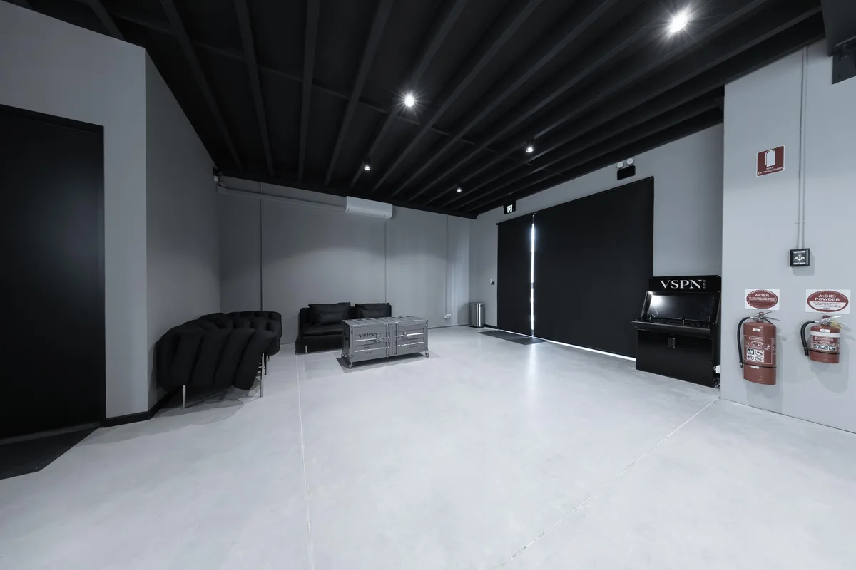 Custom-Built Photo & Video Studio for Hire in Melbourne, 180 sqm, photo shoot, pop-up rental in Springvale, second interior…