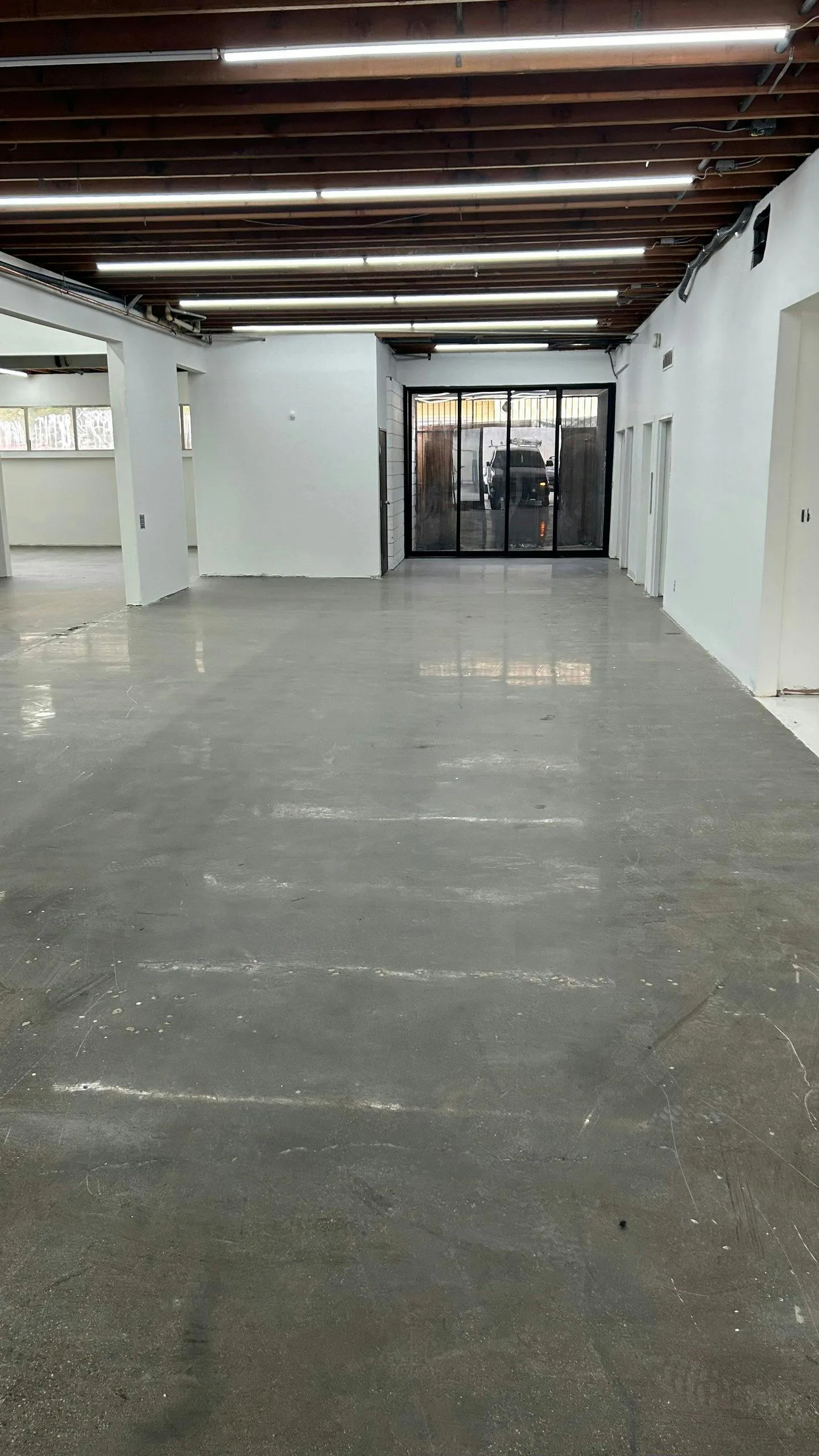 Custom Commercial Space on North Fairfax Avenue, Los Angeles — 3