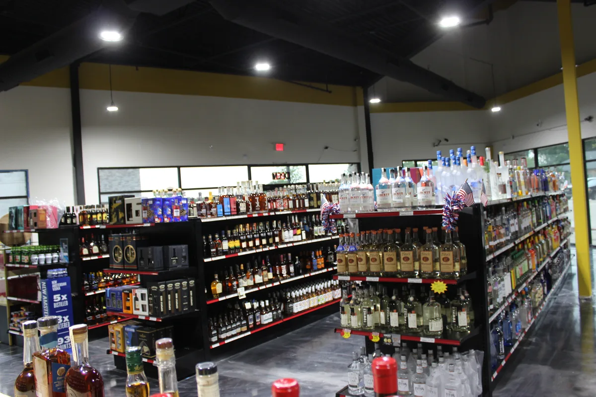 Customizable 3500 sq.ft Space in Stonebridge Community, 325 sqm, pop up store in McKinney, second interior view
