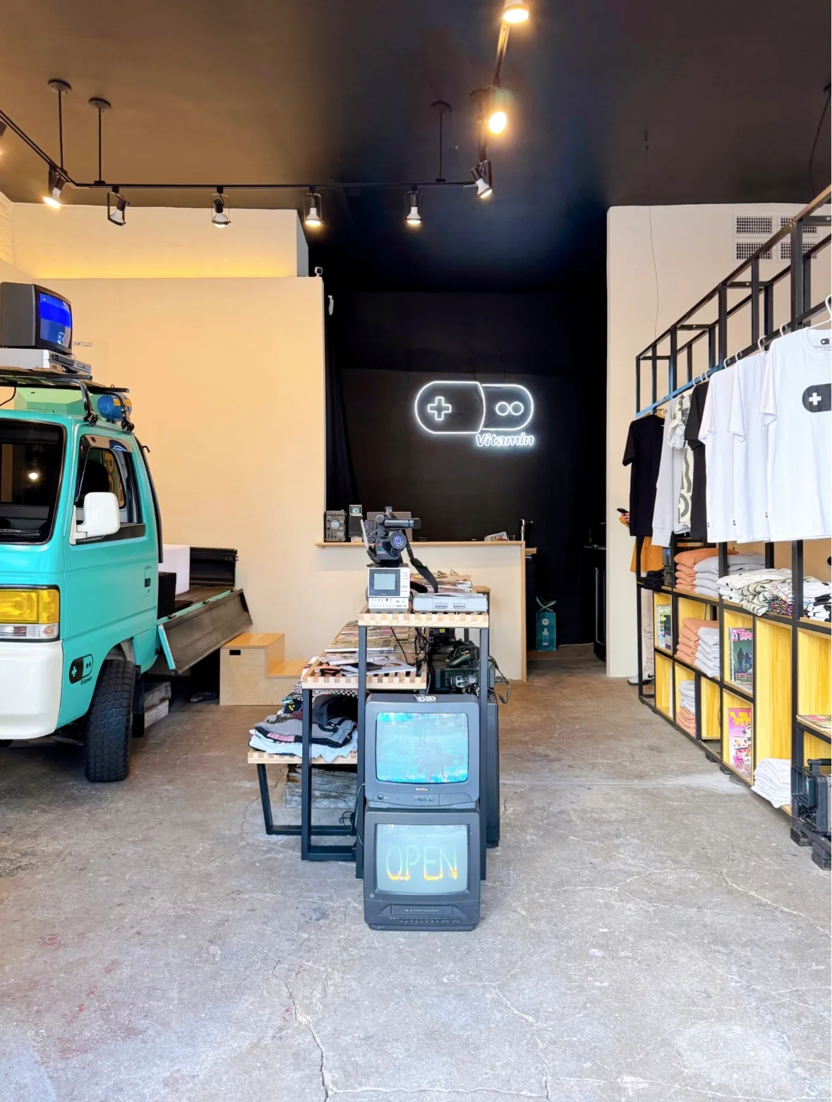 Customizable Retail Cafe Space in Williamsburg, 51 sqm, pop up store in Brooklyn, interior view