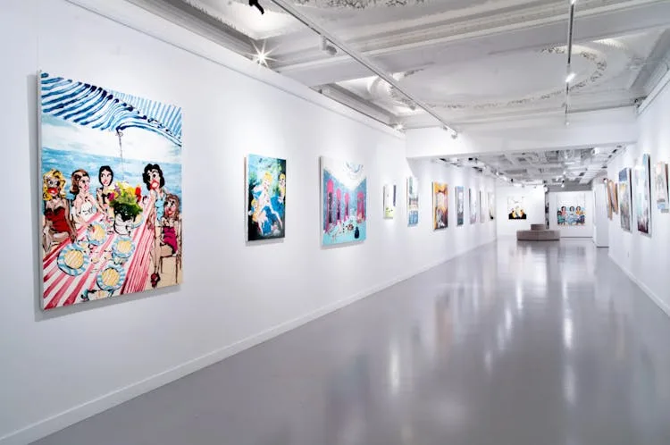 Customizable Storefront Art Gallery on La Cienega Boulevard — 5