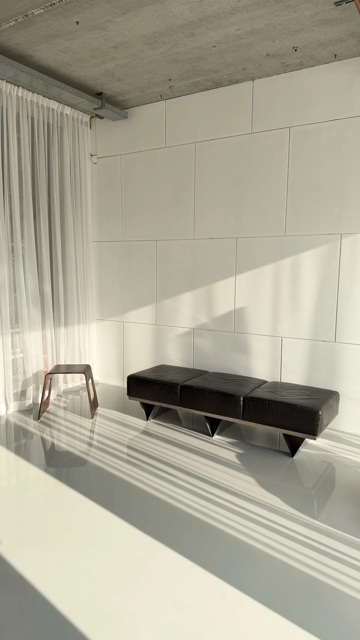 Daylight Studio with Unique Designer Furniture, 70 sqm, creative workshop, pop-up rental in Aalsmeer, interior view