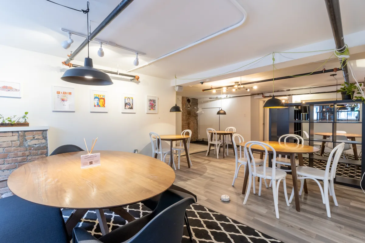 Dedicated Offsite Venue for Team Meetings and Creative Sessions, 465 sqm, team offsite, pop-up rental in Toronto, interior v…
