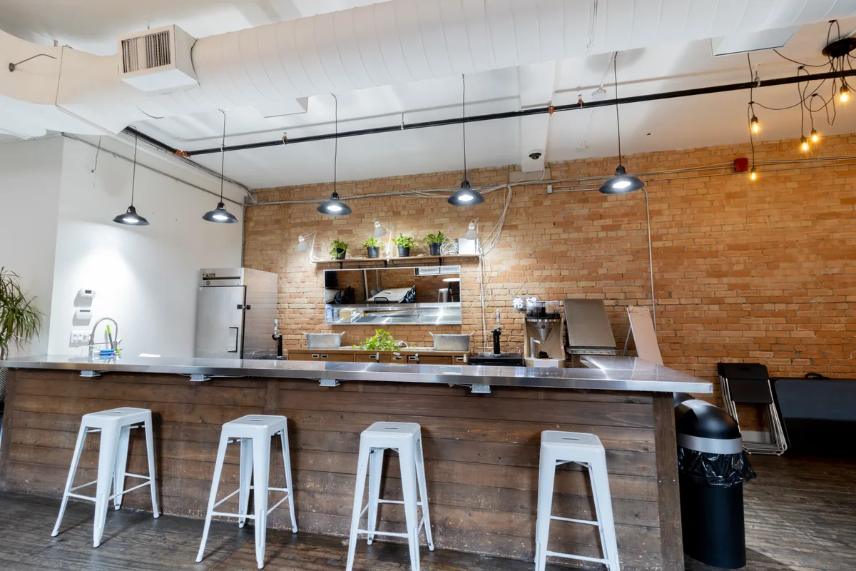 Dedicated Offsite Venue for Team Meetings and Creative Sessions, 465 sqm, team offsite, pop-up rental in Toronto, second int…