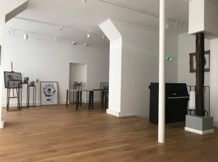 Design and Art Showroom on Rue de la Folie Méricourt — 3