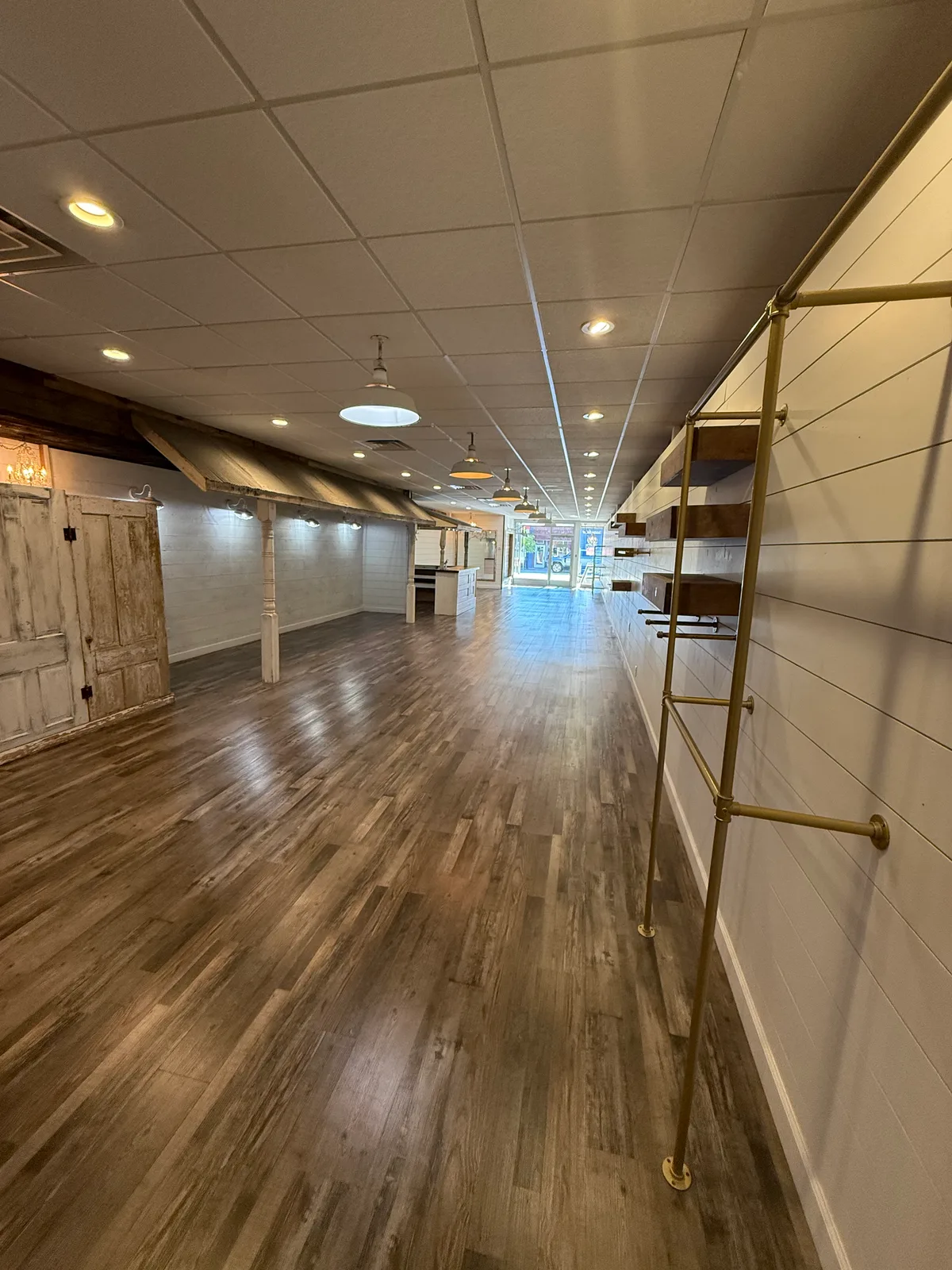 Downtown Storefront Space for Retail and Events, 236 sqm, pop up store in Detroit Lakes